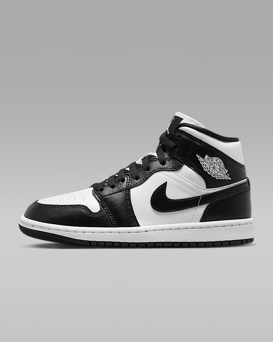 NIKE AIR JORDAN 1 RETRO HIGH BLACK/WHITE