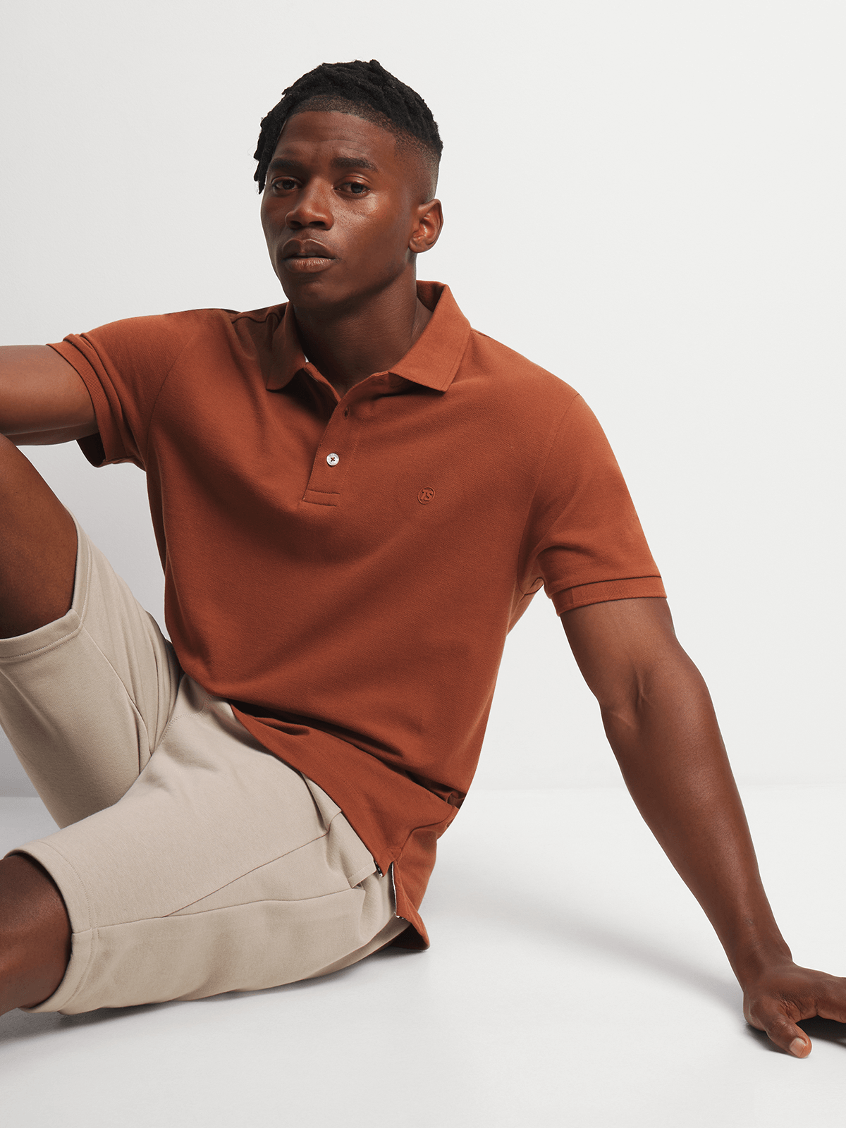 Men's Pique Tobacco Brown Golfer Shirt: Breathable Cotton, Regular Fit, Short Sleeve