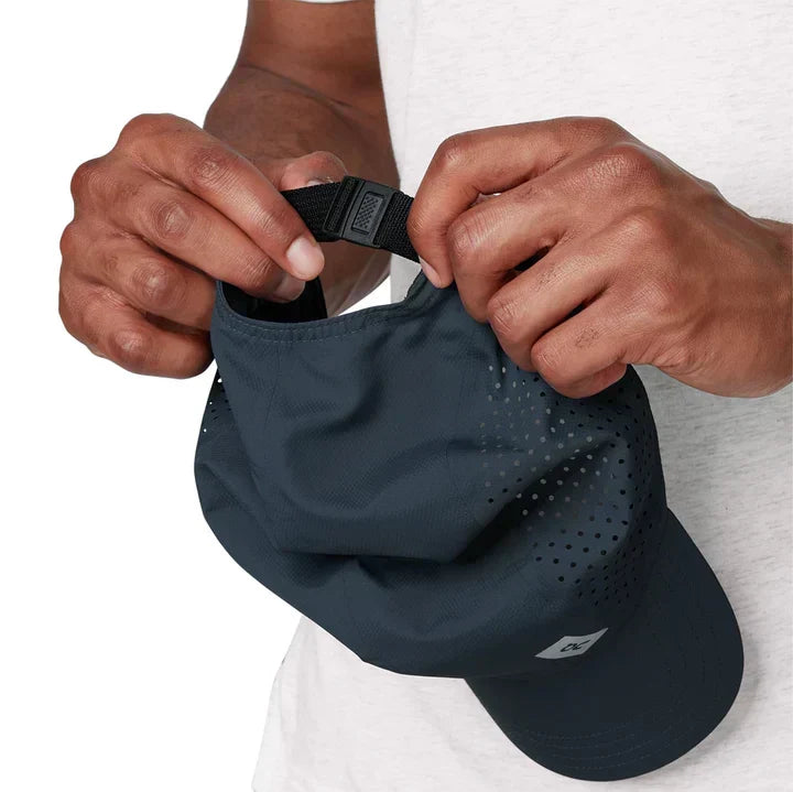 On Lightweight Cap Navy
